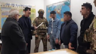 КНБ Казахстана задержала четверых иностранцев с поддельными паспортами