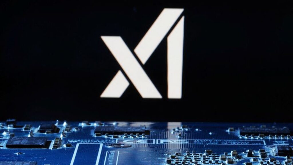 На этой иллюстрации логотип xAI виден рядом с материнской платой компьютера.