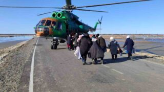 МЧС опубликовало фото и видео спасений казахстанцев с помощью вертолетов