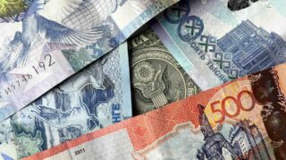 Сколько стоят доллар, евро и рубль в обменниках Казахстана и официальные курсы на 18 марта