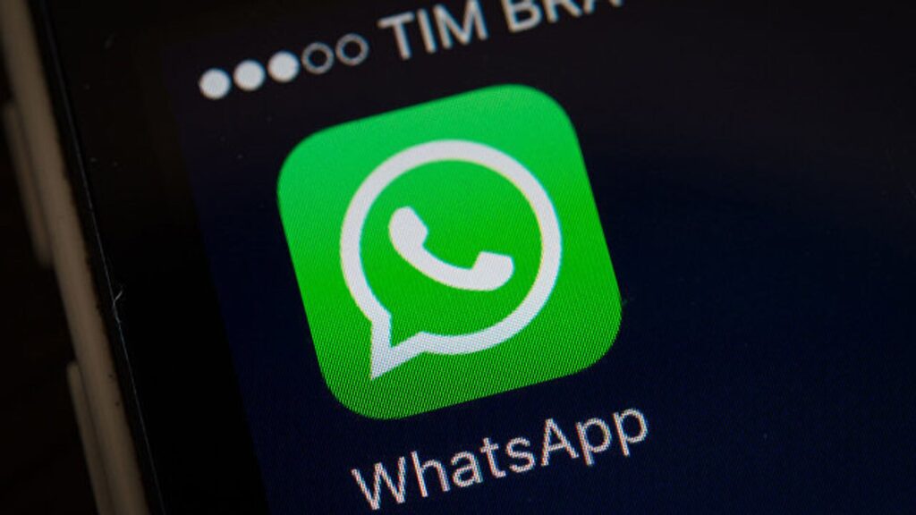 Иконка Whatsapp на экране смартфона