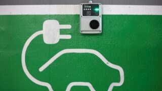 Перед автопроизводителями поставили «сложнейшаую» задачу по выполнению правил по выпуску электромобилей к 2032 году