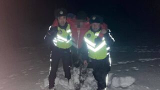 Полицейские и охранники в Рудном спасли мужчину от обморожения