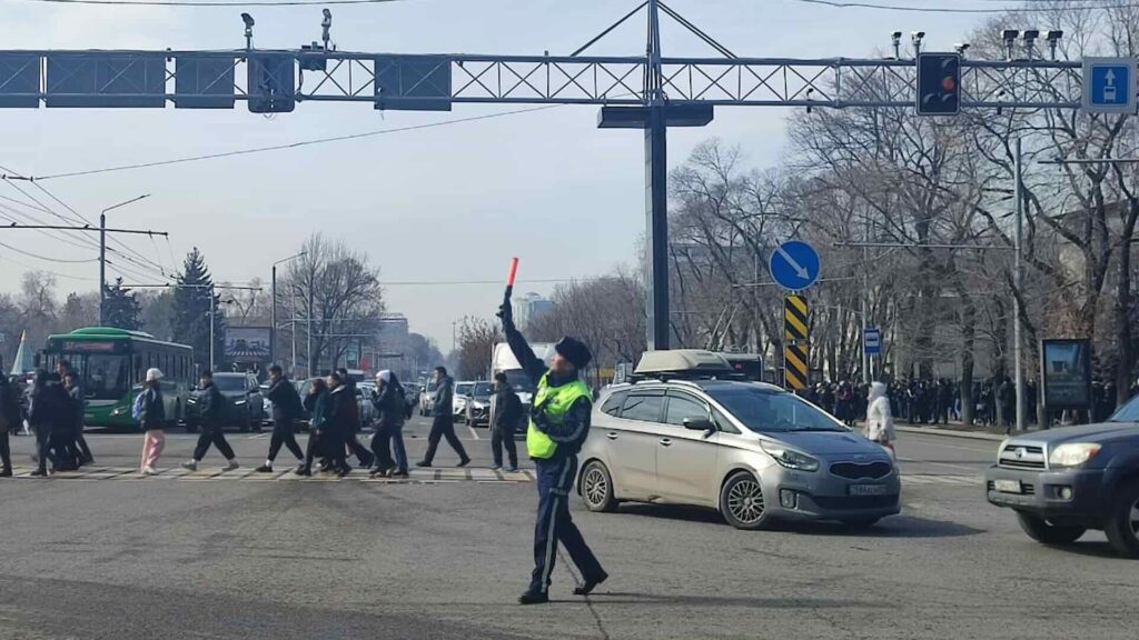 Полиция Алматы переведена на усиленный вариант несения службы