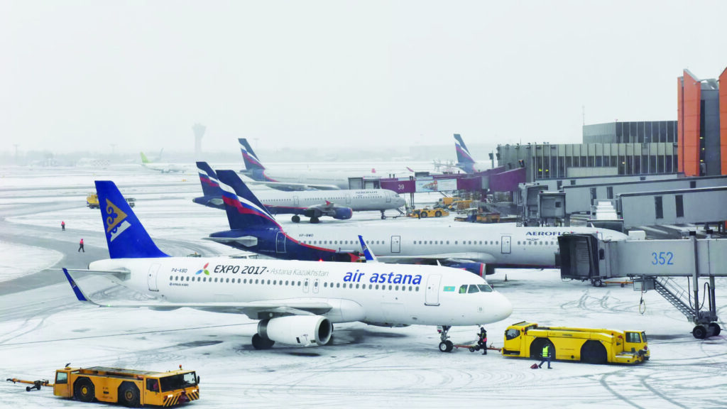 Самолет Air Astana в аэропорту
