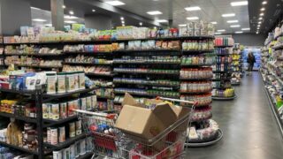 Бизнесмены подняли цены на продукты во время паводков