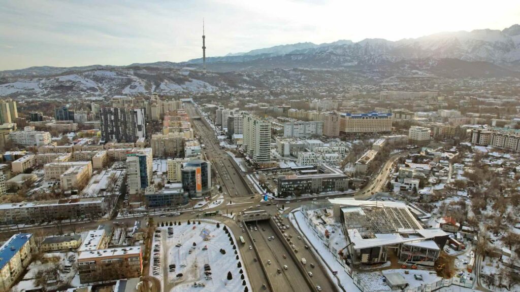 Рынок жилья в Алматы показал редкое явление - снижения стоимости аренды и покупки