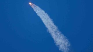С космодрома Байконур успешно взлетел российский спутник для наблюдения за Землей