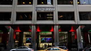 S&P Global понизило прогнозы по пяти региональным банкам США до «негативного»