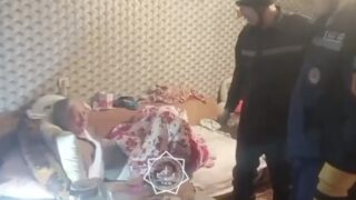 Спасатели освободили пенсионерку из запертой квартиры в Шымкенте