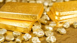 Золото подорожало больше чем на 20% за год