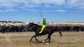 Три миллиона тенге вручили победителю конных скачек в Мангистау