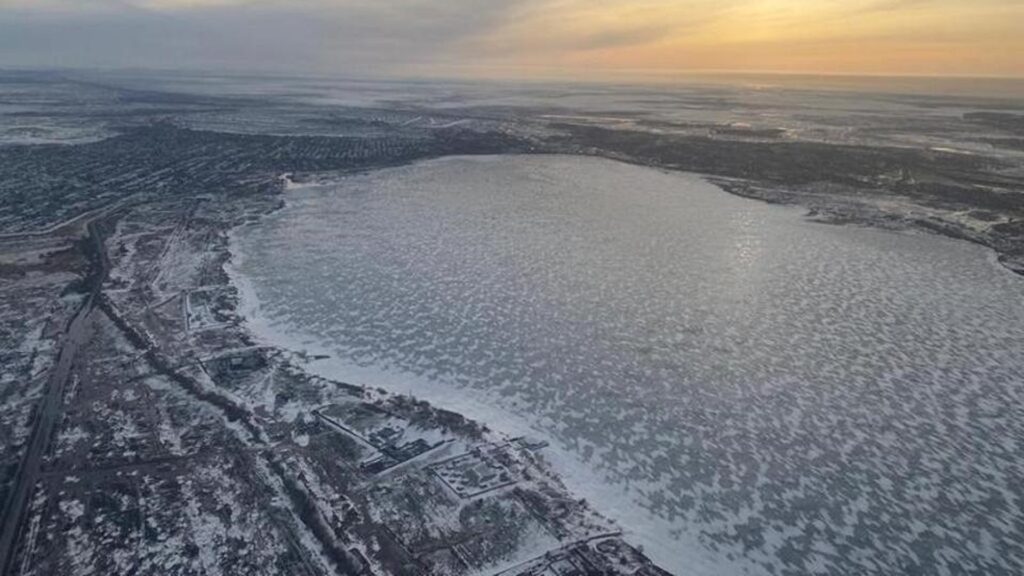 Замерзшее водохранилище