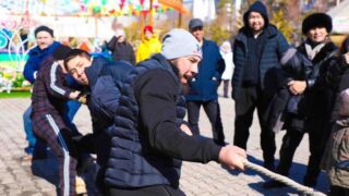 В Астане жители и гости принимают участие в спортивных состязаниях в Наурыз