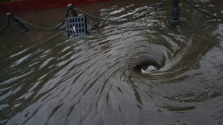 В Целиноградском районе спасатели помогли откачать 90 кубометров воды