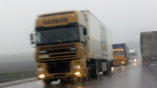 МВД предложило снизить скорость движения грузовиков в населенных пунктах
