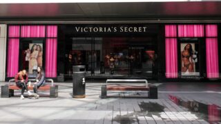 Victoria’s Secret падает на премаркете после снижения прогнозов по продажам