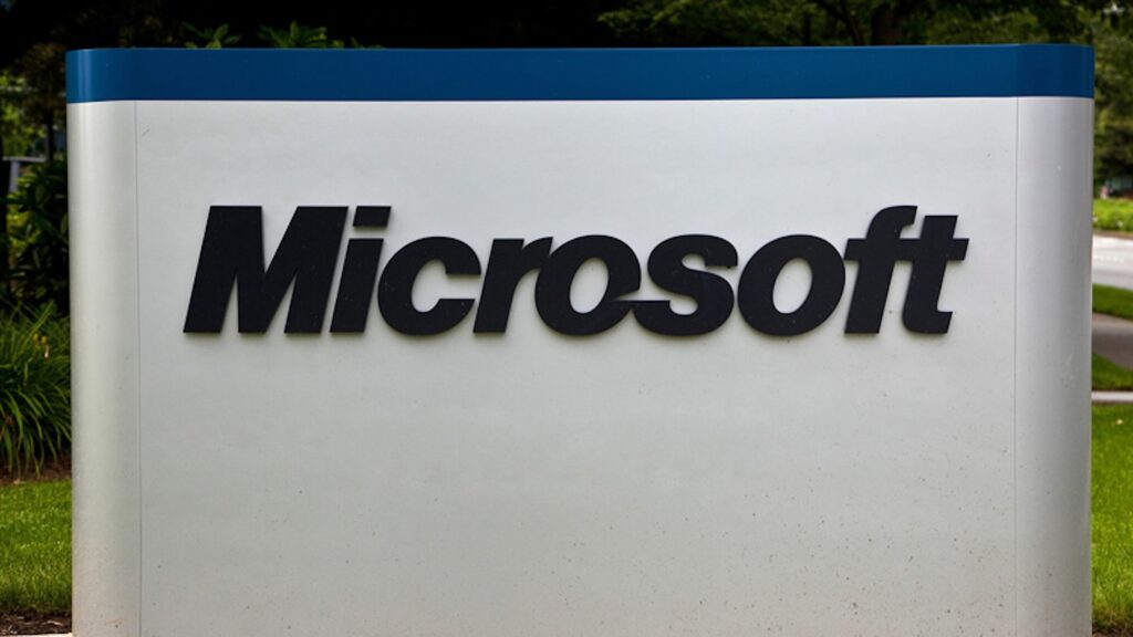 Логотип Microsoft перед входом в организацию