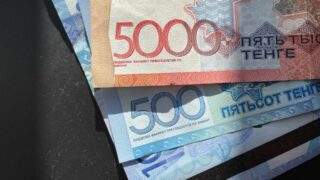 Рабочие в Актюбинской области бьются за свои зарплаты