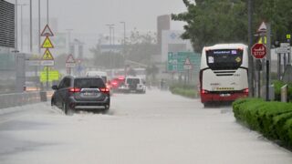 Авиарейсы в Дубай отменены из-за наводнения
