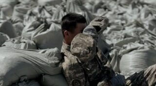 Фото спящих на земле солдат растрогало казахстанцев