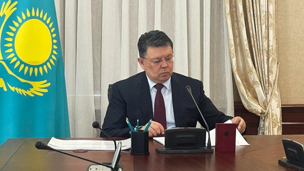 Заместитель Премьер-Министра РК Канат Бозумбаев провел совещание по вопросам подготовки к пожароопасному периоду