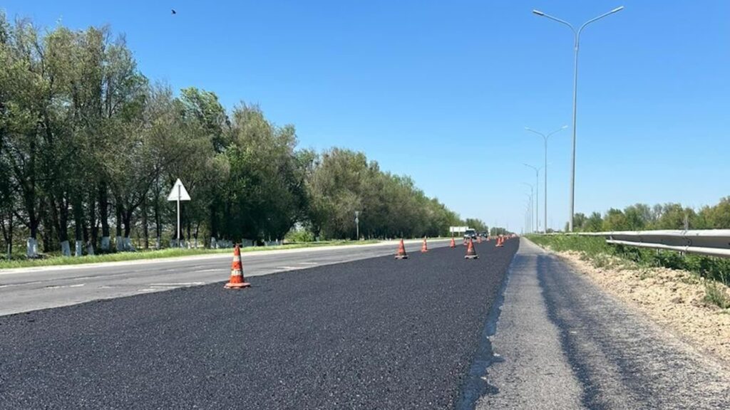 Вид на трассу в Туркестанской области