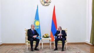 Токаев и премьер Армении провели переговоры в узком составе