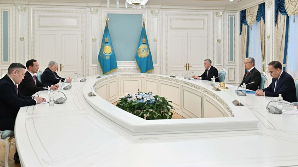 Президент Казахстана Токаев говорит Главе Республики Саха, Айсену Николаеву