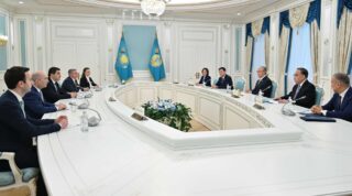 Токаев встретился с Папуашвили, председателем парламента Грузии