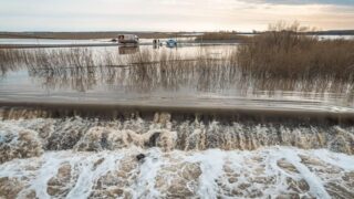 Трассы в четырёх регионах Казахстана закрыты из-за наводнения