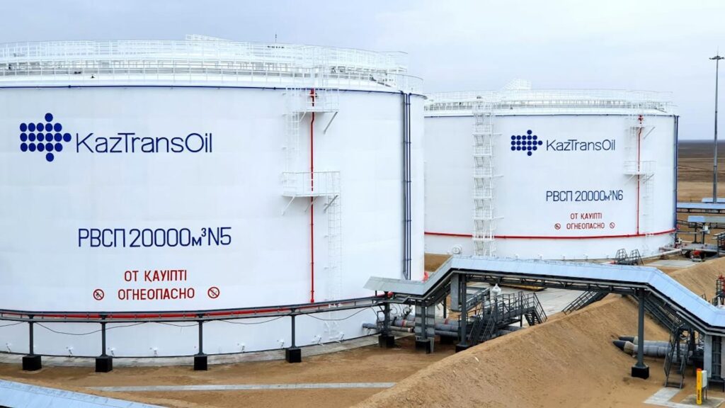 Резервуары нефти в Казахстане