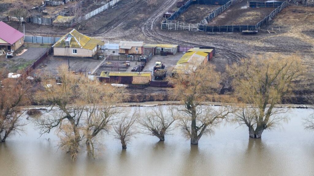 Вода поступает к домам