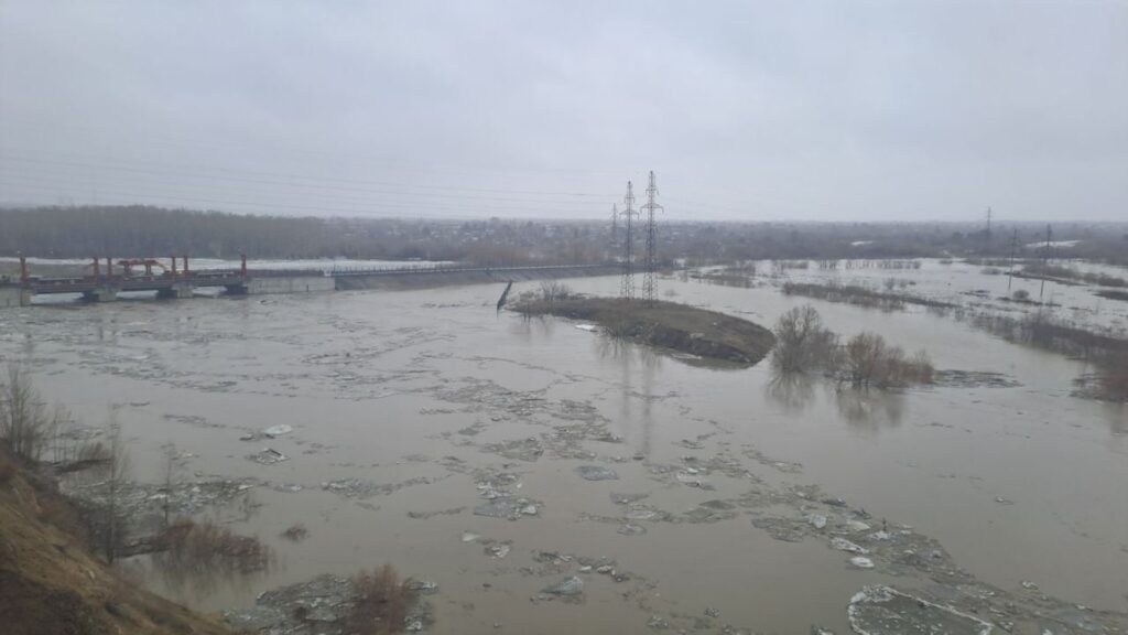 Огромная масса воды у города Петропавловск