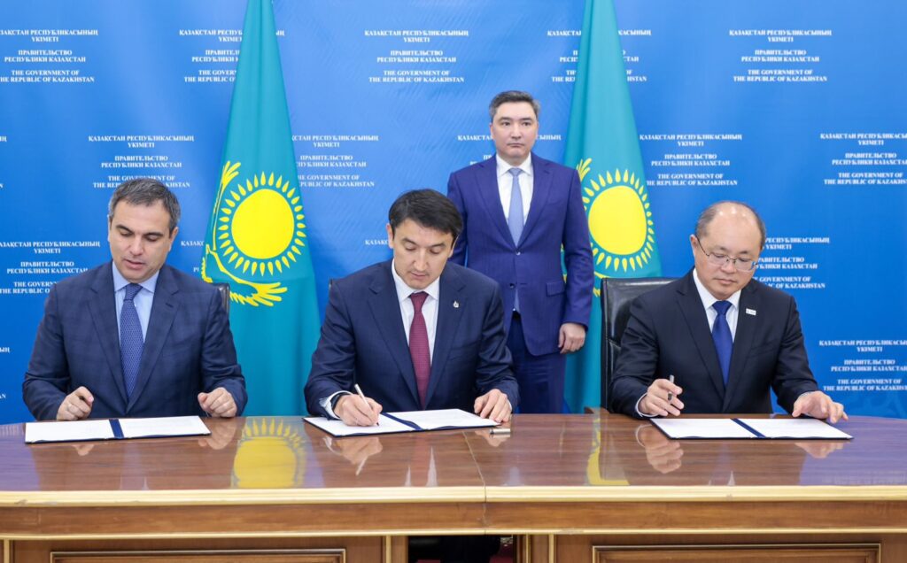 Подписание документов для создания завода по полиэтилену в Казахстане