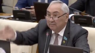 «Нет будущего»: Жигули Дайрабаев с пламенной речью выступил в Мажилисе