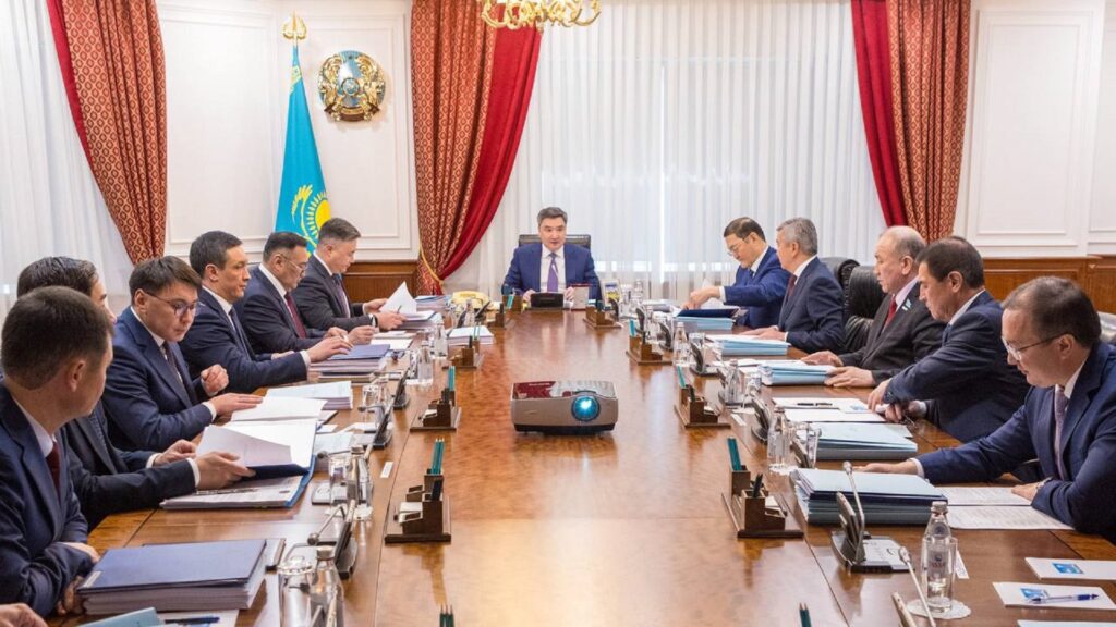 Премьер-Министр Казахстана Олжас Бектенов провел заседание Комиссии по вопросам возврата государству незаконно приобретенных активов