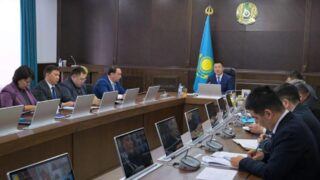 Аким Павлодарской области Асаин Байханов обсудил ремонт социальных объектов на совещании