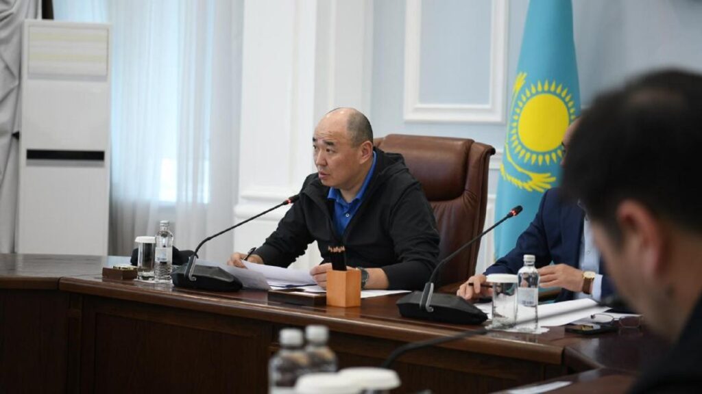 Канат Шарлапаев на заседании в Западно-Казахстанской области