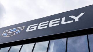 Китайская компания Geely выпустит гибриды с более экономичными двигателями