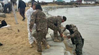 МЧС Казахстана продолжает бороться с паводками и их последствиями