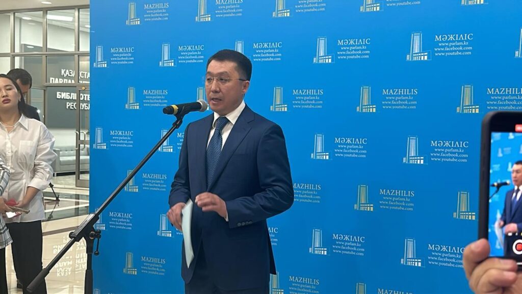 Министр транспорта Марат Карабаев рассказывает о продажи Qazaq Air 29 мая 2024 года