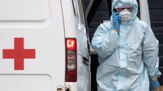 На авиарейсе Алматы-Уральск выявили двух россиян с подозрением на холеру