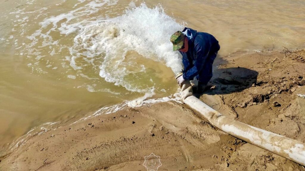 Спуск воды по шлангу