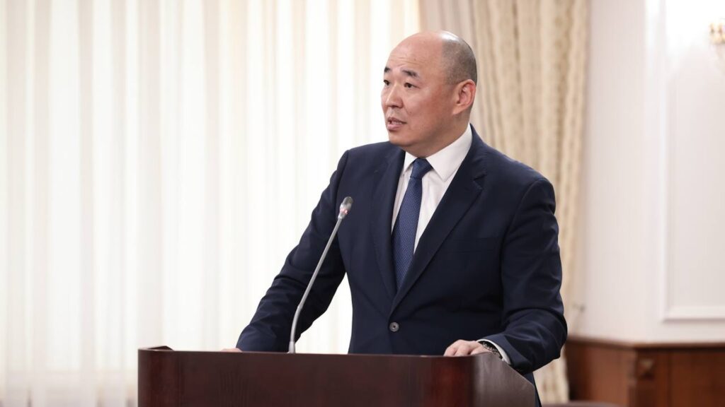 Министр промышленности Шарлапаев выступает на заседании правительства 28 мая 2024 года