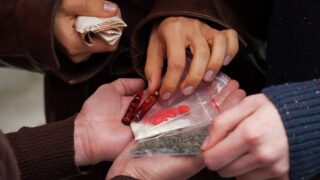 Полиция задержала 19 несовершеннолетних за распространение наркотиков с начала 2024 года