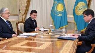 Токаев встретился с министром финансов страны Мади Такиевым