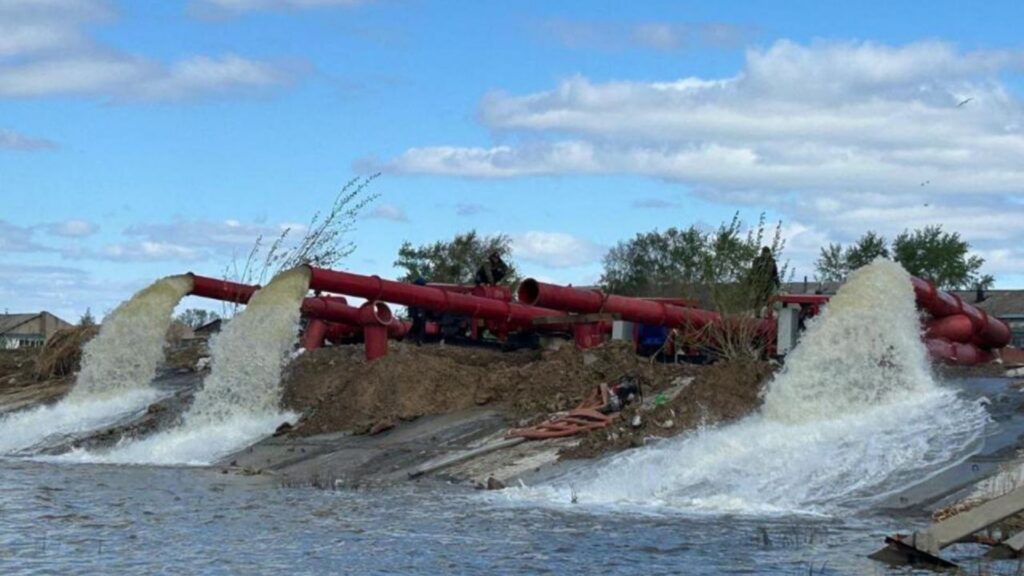 Сброс воды в водохранилище