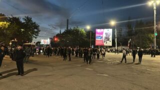 В Бишкеке прошел митинг после драки местных жителей и иностранцев.