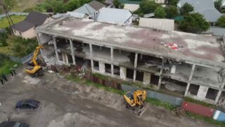 Власти в Алматы снесли очередной строительный объект